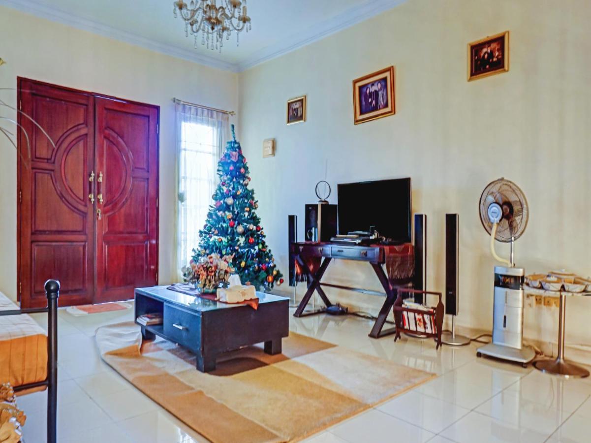 Spot On 90295 Simprug Residence Giacarta Esterno foto
